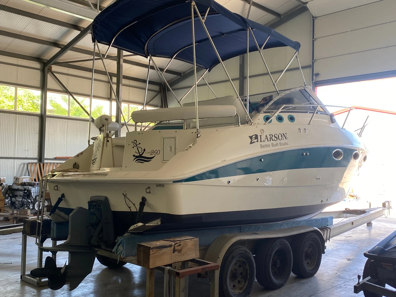 Моторна яхта Larson  - изображение 9