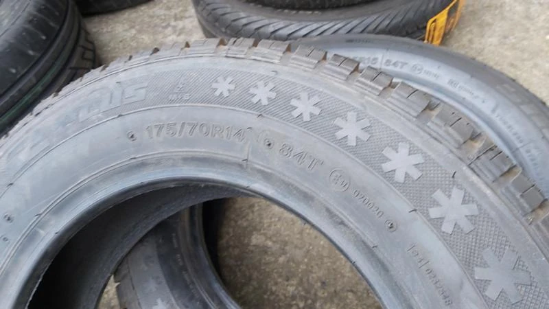 Гуми Зимни 175/70R14, снимка 4 - Гуми и джанти - 27967379