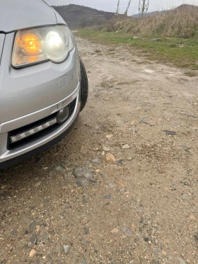 VW Passat 2.0 куб.140 коня ГАРАЖНА - 4300 € / 8410.07 лв. - 92349120 5