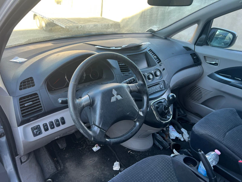 Mitsubishi Grandis 2.0 DiD, снимка 5 - Автомобили и джипове - 39788699