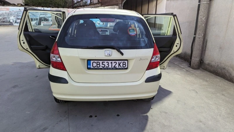 Honda Jazz 1.4 83кс, снимка 9 - Автомобили и джипове - 47191269