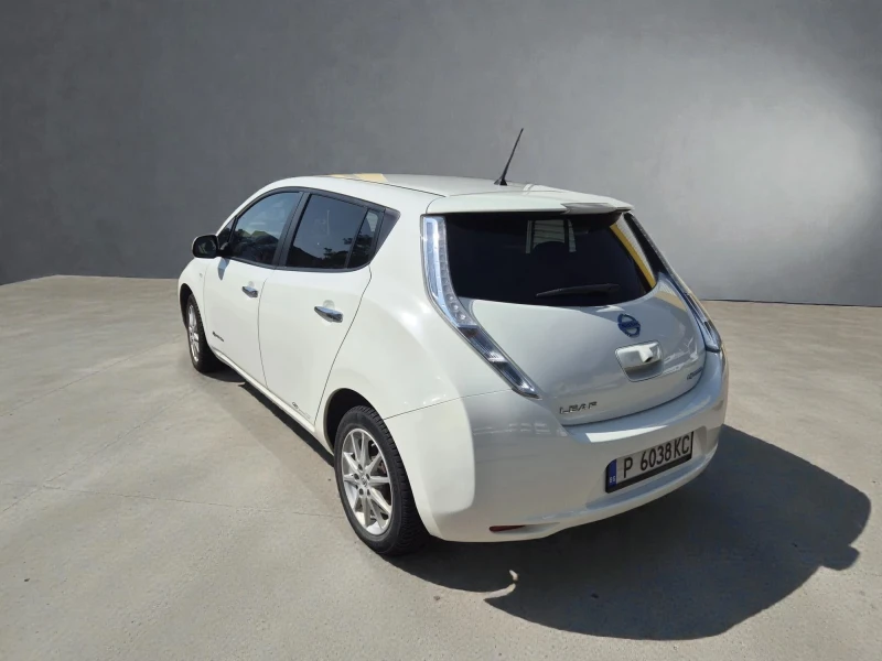 Nissan Leaf , снимка 4 - Автомобили и джипове - 47113937