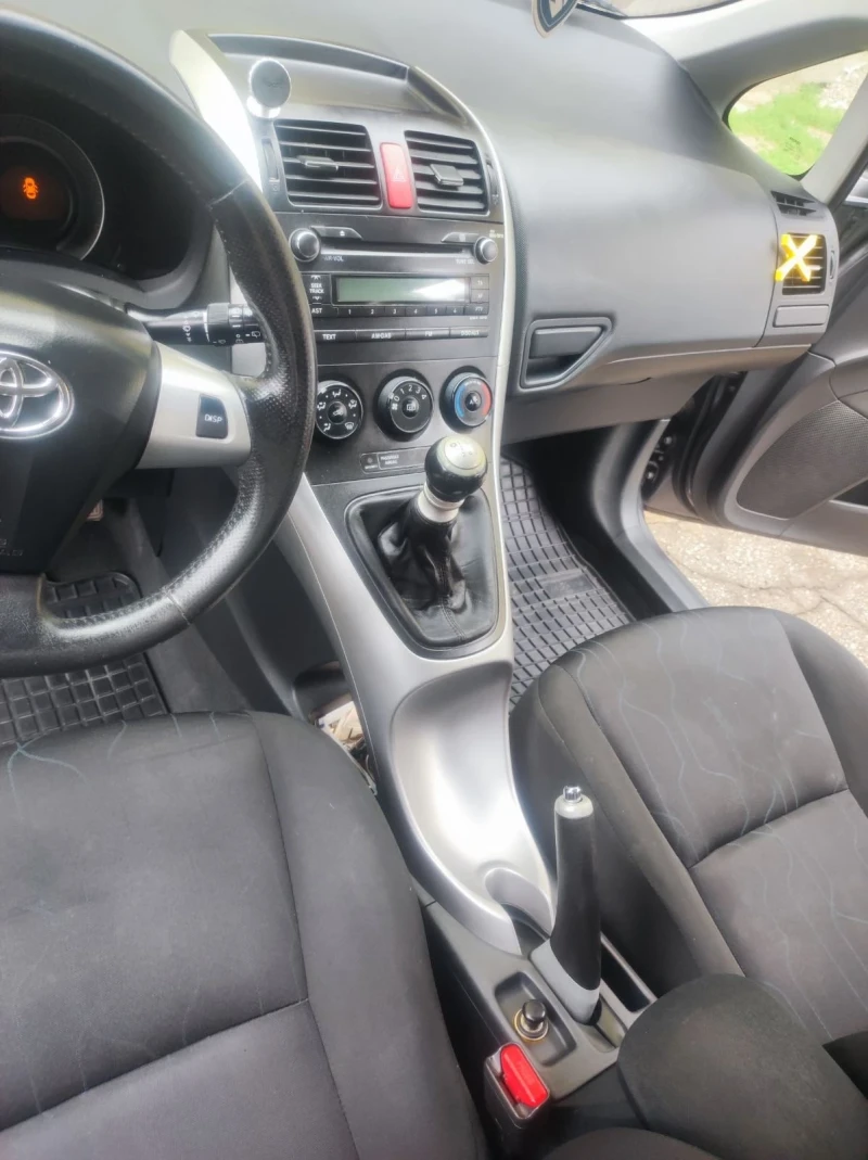 Toyota Auris, снимка 11 - Автомобили и джипове - 49559322