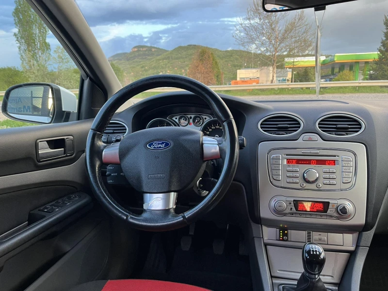 Ford Focus 1.6i 116кс ГАЗОВ ИНЖЕКЦИОН КЛИМАТРОНИК, снимка 12 - Автомобили и джипове - 49995208