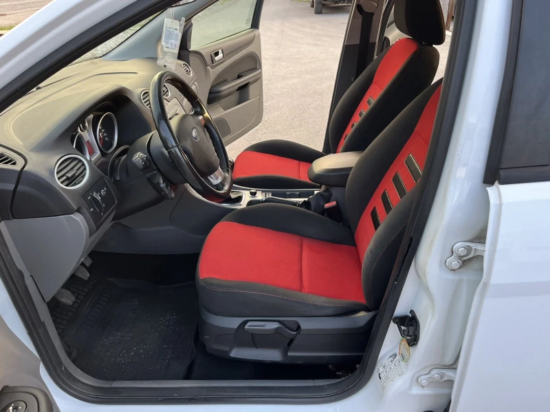 Ford Focus 1.6i 116кс ГАЗОВ ИНЖЕКЦИОН КЛИМАТРОНИК, снимка 8 - Автомобили и джипове - 49995208
