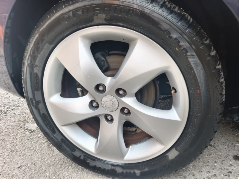 Kia Carens 2.0i  Automat, снимка 16 - Автомобили и джипове - 51289143