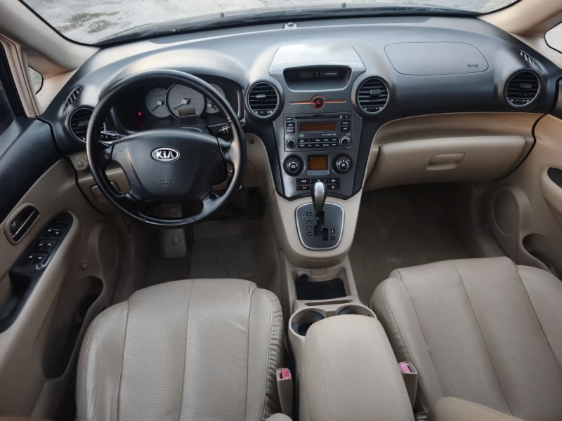 Kia Carens 2.0i  Automat, снимка 9 - Автомобили и джипове - 51289143