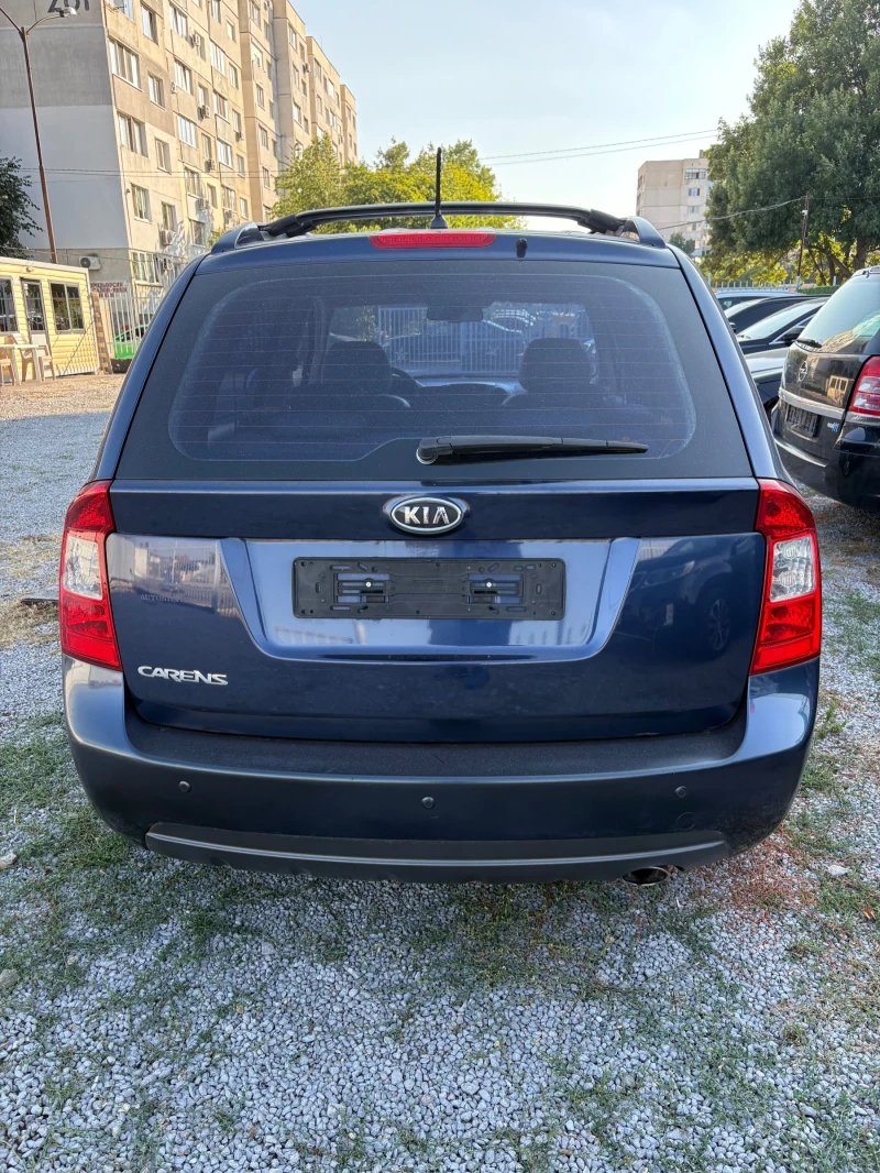 Kia Carens 2.0i  Automat, снимка 5 - Автомобили и джипове - 51289143