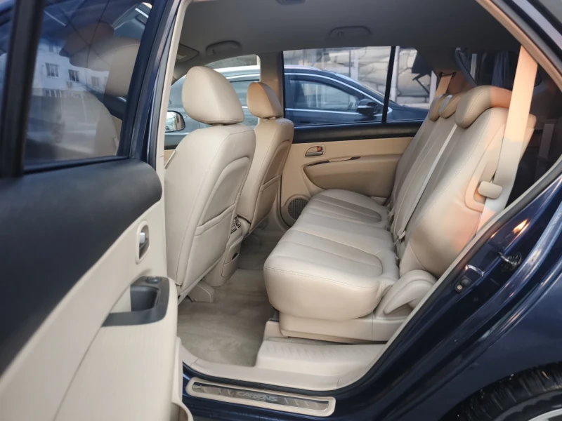 Kia Carens 2.0i  Automat, снимка 13 - Автомобили и джипове - 51289143