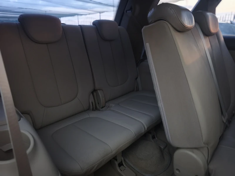 Kia Carens 2.0i  Automat, снимка 15 - Автомобили и джипове - 51289143