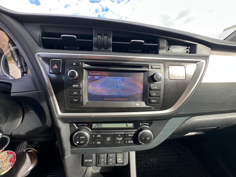 Toyota Auris 2.0-D4D!КЛИМА!ТОП!КАМЕРА!, снимка 8 - Автомобили и джипове - 52167728