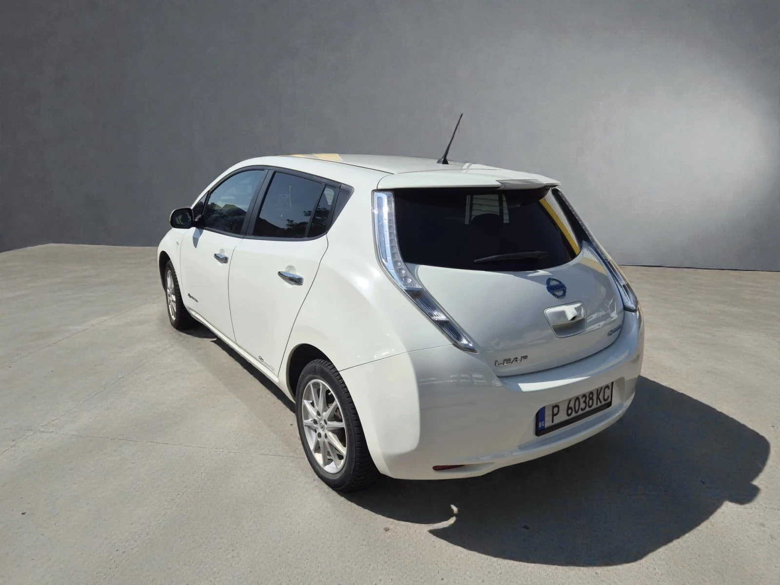 Nissan Leaf   - изображение 4