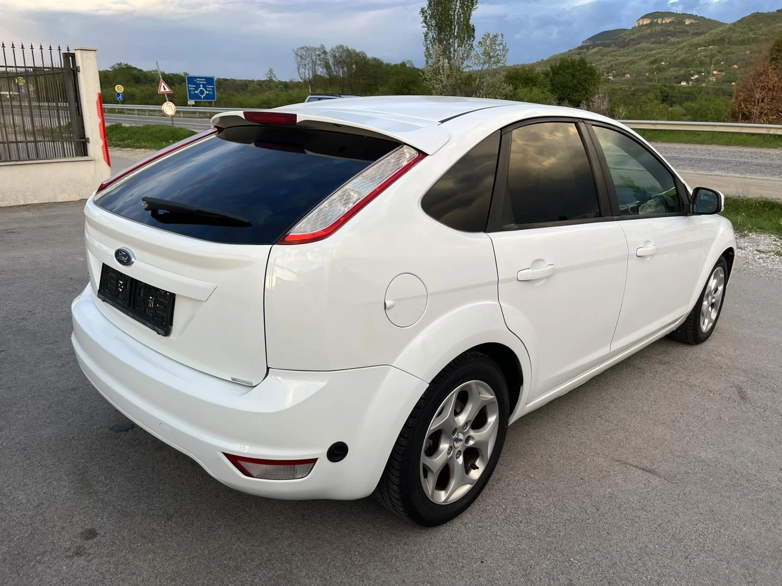 Ford Focus 1.6i 116кс ГАЗОВ ИНЖЕКЦИОН КЛИМАТРОНИК - изображение 4