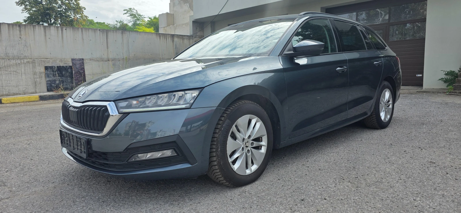 Skoda Octavia 2.0 TDI * AVTOMAT* * 4х4* * KEYLESS* * DISTRONIC, снимка 8 - Автомобили и джипове - 55197634