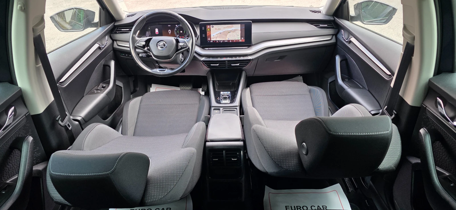 Skoda Octavia 2.0 TDI * AVTOMAT* * 4х4* * KEYLESS* * DISTRONIC, снимка 11 - Автомобили и джипове - 55197634
