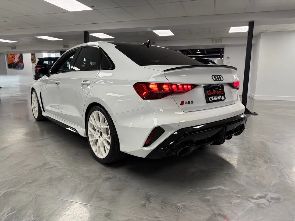 Audi Rs3 2.5T quattro* АвтоКредит* (Цена до БГ) , снимка 4 - Автомобили и джипове - 53814162