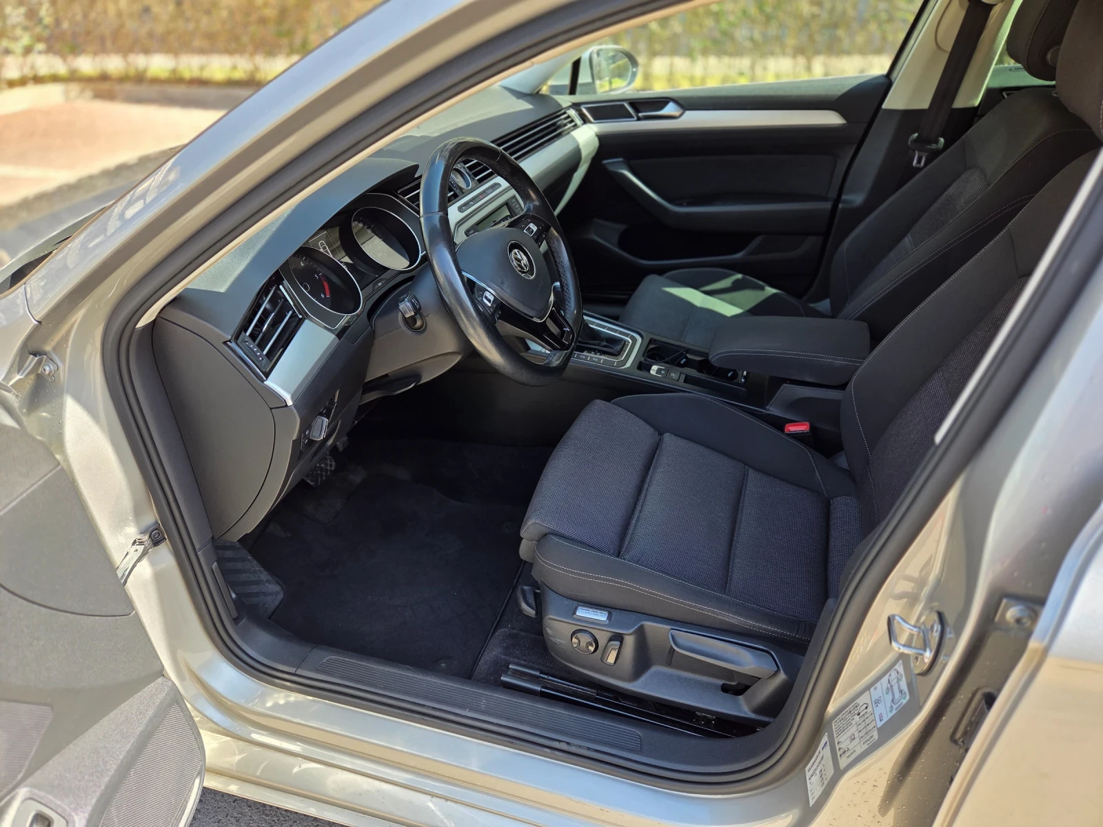 VW Passat 2.0TDI 190HP 4MOTION CAMERA, снимка 11 - Автомобили и джипове - 53841661