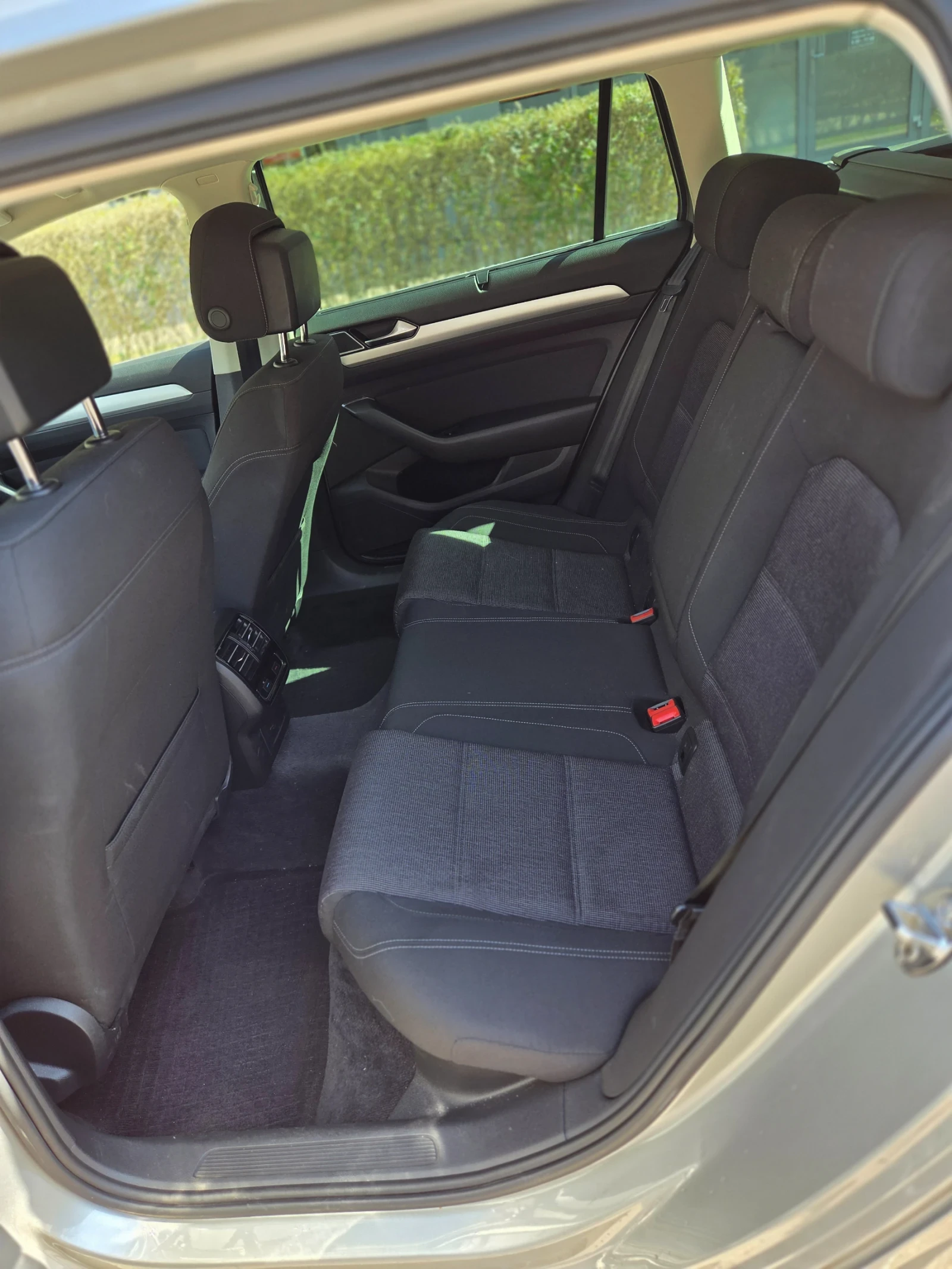 VW Passat 2.0TDI 190HP 4MOTION CAMERA, снимка 12 - Автомобили и джипове - 53841661