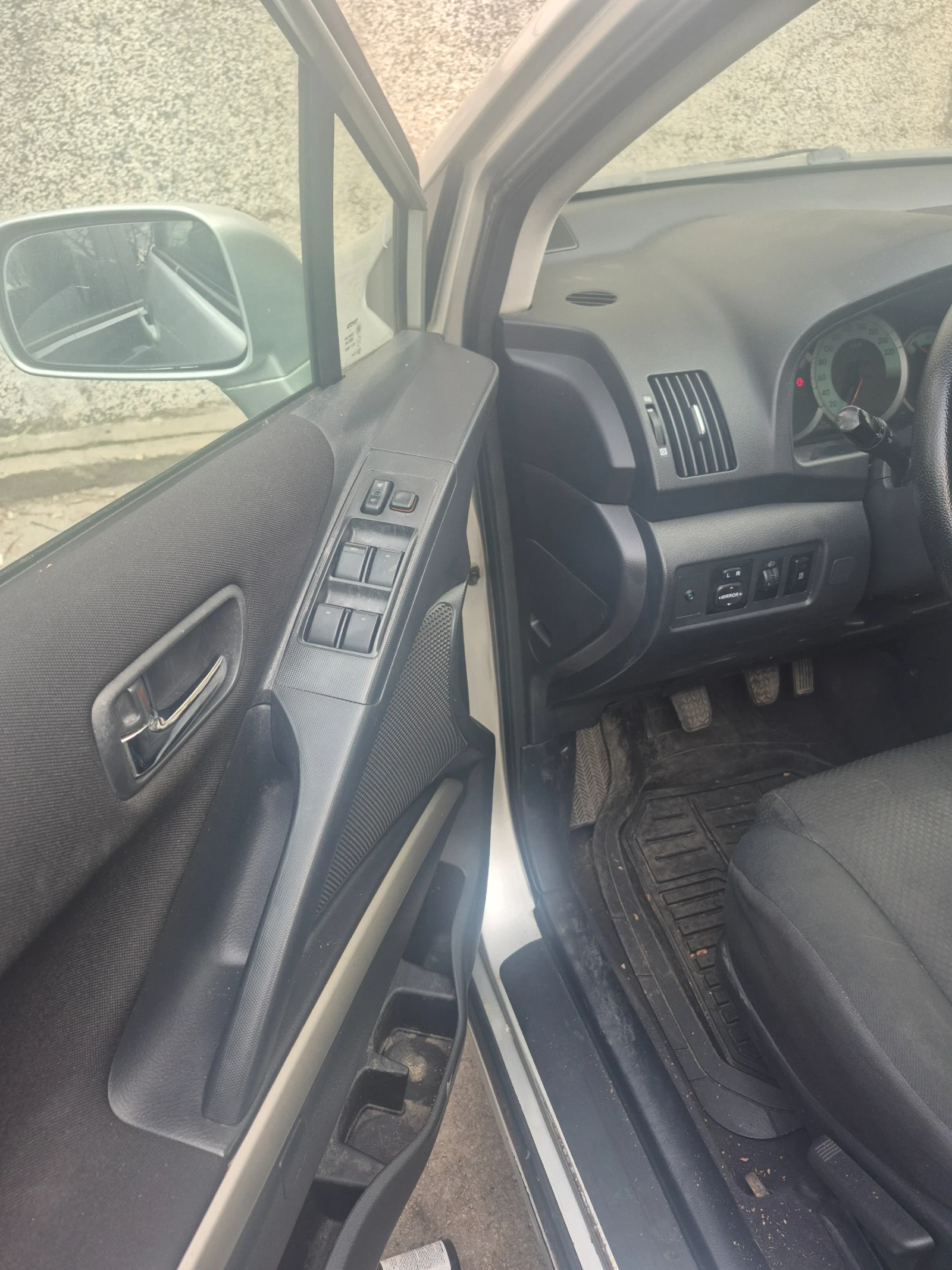 Toyota Corolla verso, снимка 6 - Автомобили и джипове - 53897126