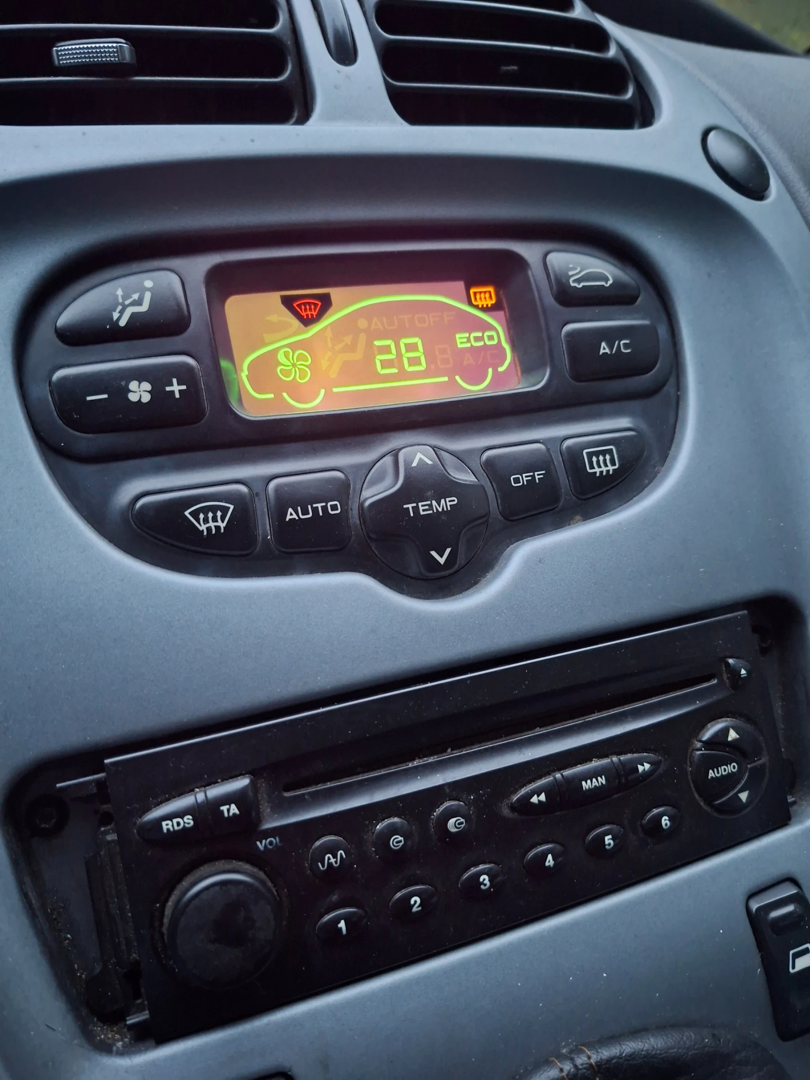 Citroen Xsara picasso 2.0 hdi , снимка 11 - Автомобили и джипове - 53929103