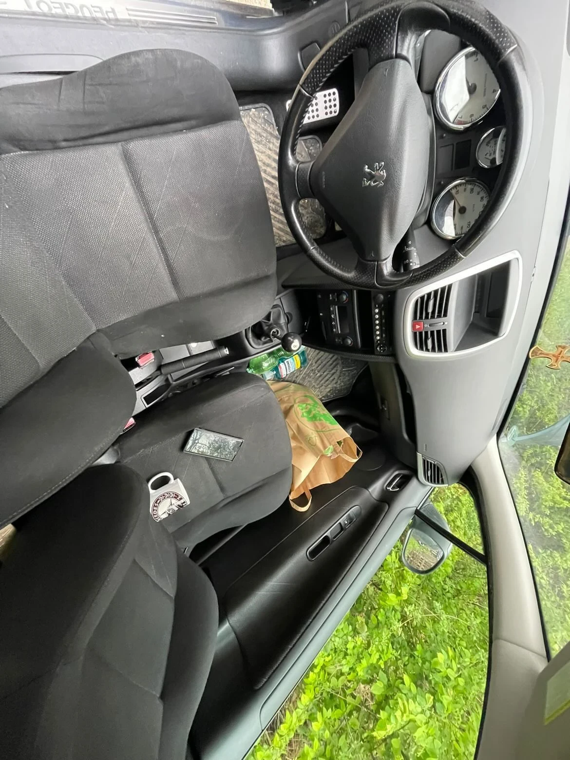 Peugeot 207 1.6i, снимка 9 - Автомобили и джипове - 54715294