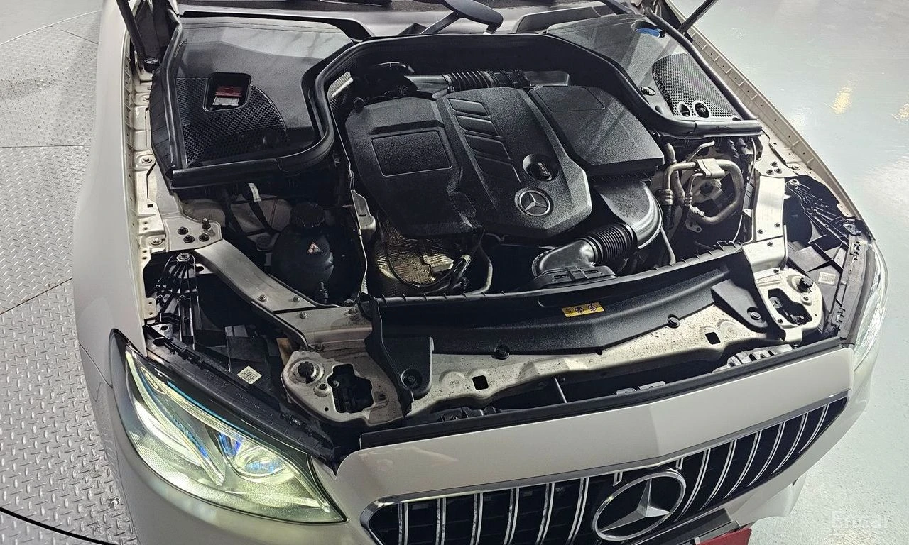 Mercedes-Benz E 220 d AMG PACK* DIGITAL* HEAD-UP* AMBIENT* PANORAMA* , снимка 15 - Автомобили и джипове - 54863105