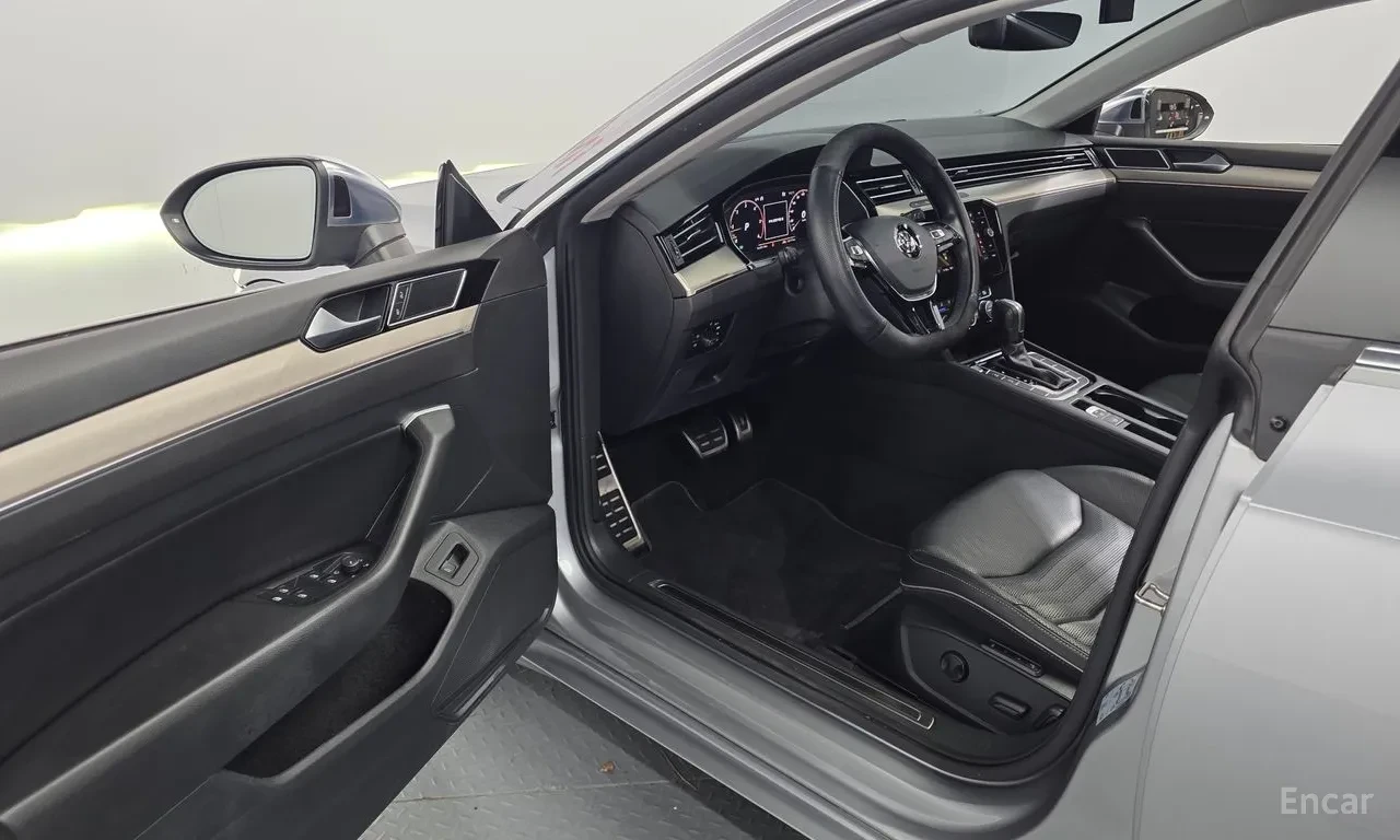 VW Arteon  PRESTIGE* ОБДУХ* 360* DISTRONIK* , снимка 5 - Автомобили и джипове - 54896476