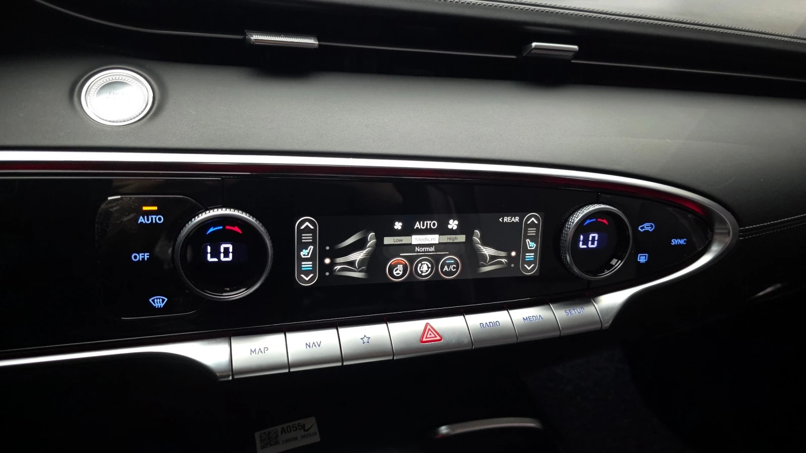 Genesis GV70 Signature Design Selection I, Panoramic sunroof, снимка 17 - Автомобили и джипове - 55952167
