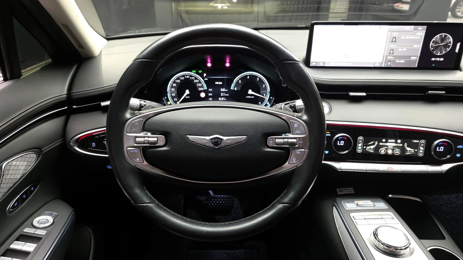 Genesis GV70 Signature Design Selection I, Panoramic sunroof, снимка 12 - Автомобили и джипове - 55952167