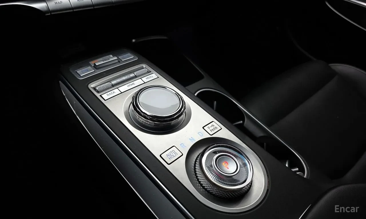 Genesis GV70 Signature Design Selection I, Panoramic sunroof, снимка 8 - Автомобили и джипове - 55952167