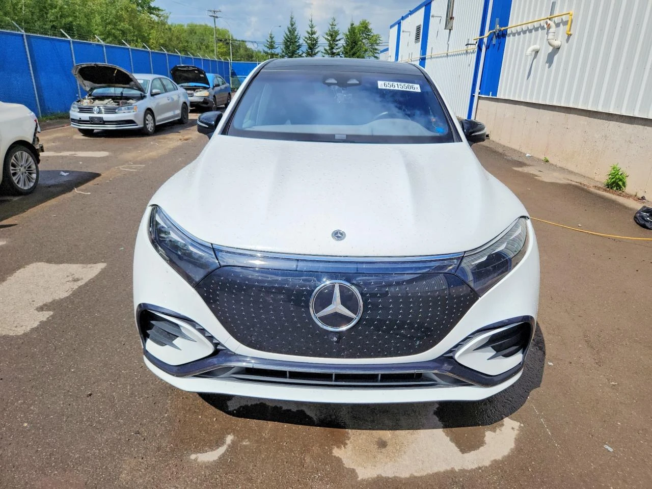 Mercedes-Benz EQS SUV 450 4MATIC - DUAL SCREEN - BURMESTER - ОБДУХ, снимка 2 - Автомобили и джипове - 56221792