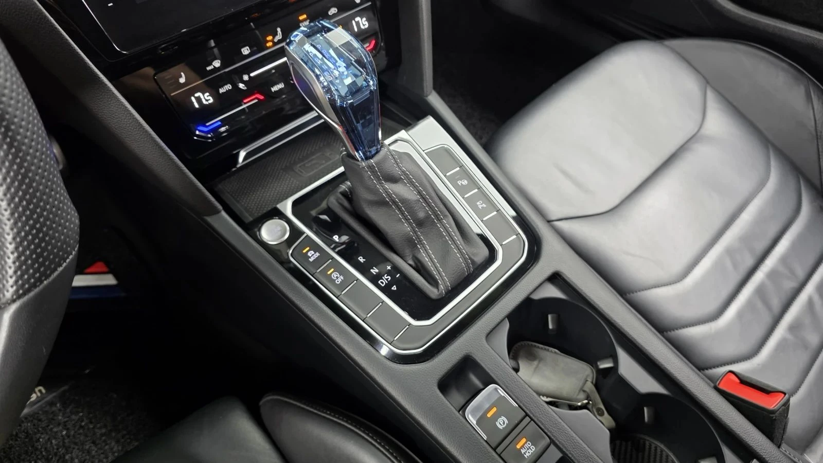 VW Arteon, снимка 9 - Автомобили и джипове - 56689635
