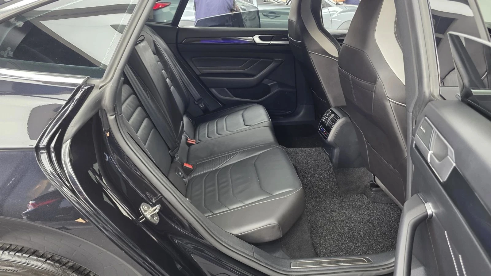 VW Arteon, снимка 12 - Автомобили и джипове - 56689635