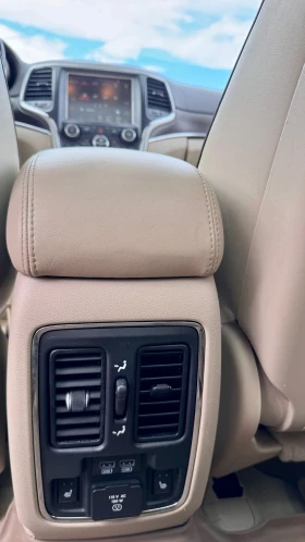 Jeep Grand cherokee 3.6 Overland* ДИСТР* ПАНОРАМА* ОБДУХ* 2 чифта гуми - 17000 € / 33249.11 лв. - 43739411 15