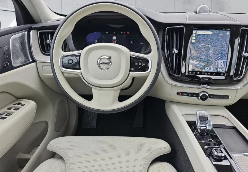 Volvo XC60 ULTRA/350HP/MASSAGE/PANO/B&W/360/MEMO/HUD/LED/394g, снимка 7 - Автомобили и джипове - 51907118