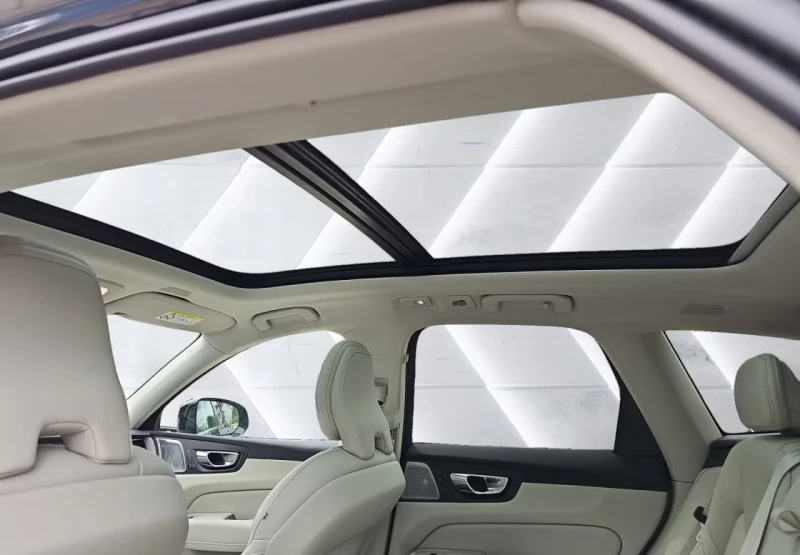 Volvo XC60 ULTRA/350HP/MASSAGE/PANO/B&W/360/MEMO/HUD/LED/394g, снимка 13 - Автомобили и джипове - 51907118