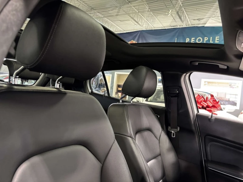 Mercedes-Benz GLA 250 4 MATIC * CARFAX * ФИНАНСИРАНЕ , снимка 12 - Автомобили и джипове - 53100000