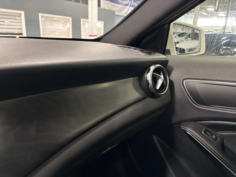 Mercedes-Benz GLA 250 4 MATIC * CARFAX * ФИНАНСИРАНЕ , снимка 14 - Автомобили и джипове - 53100000