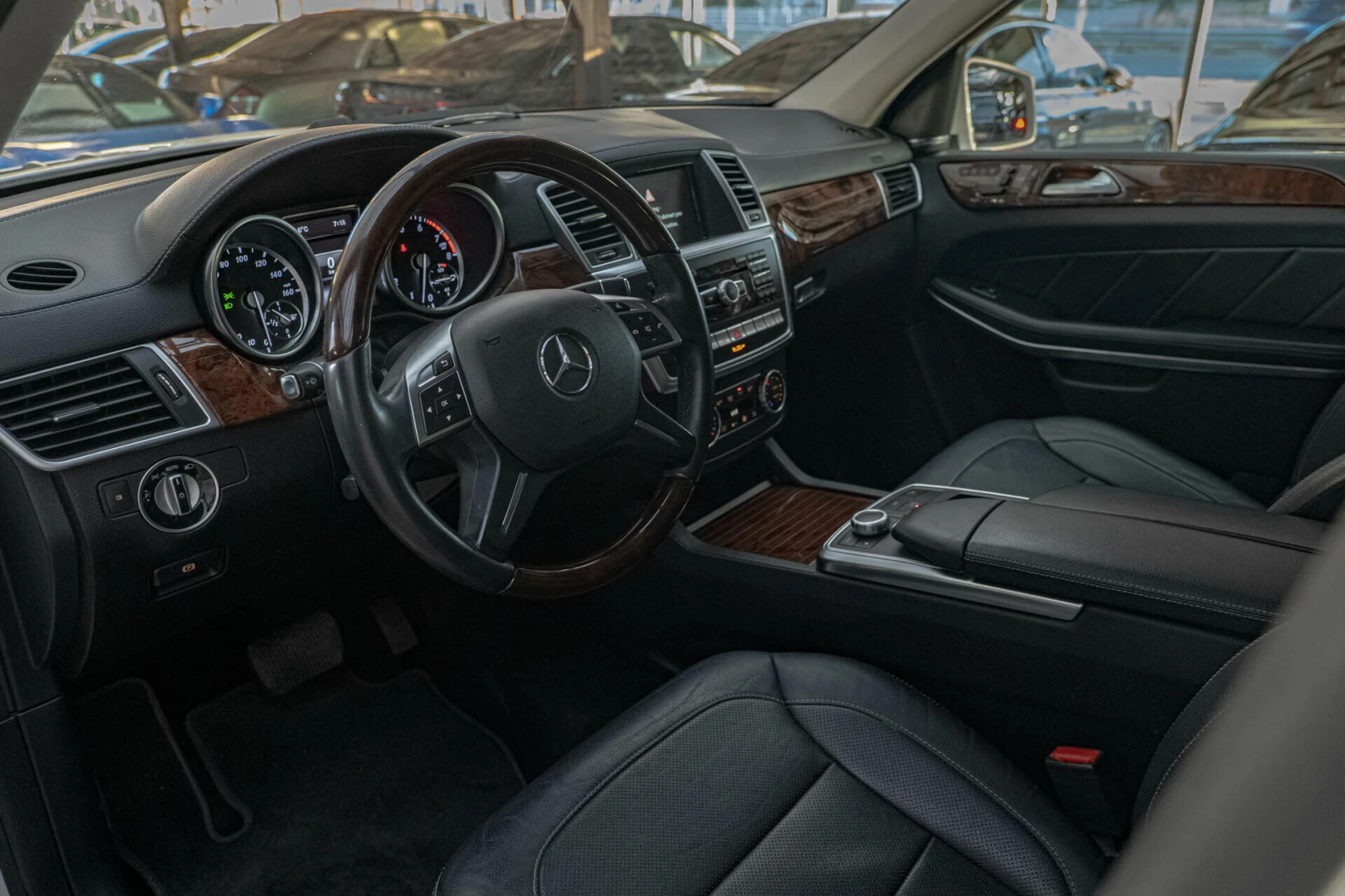 Mercedes-Benz GL 550 AMG/RSE/Harman Kardon/6+ 1/Панорама/Обдухване/Каме - изображение 7