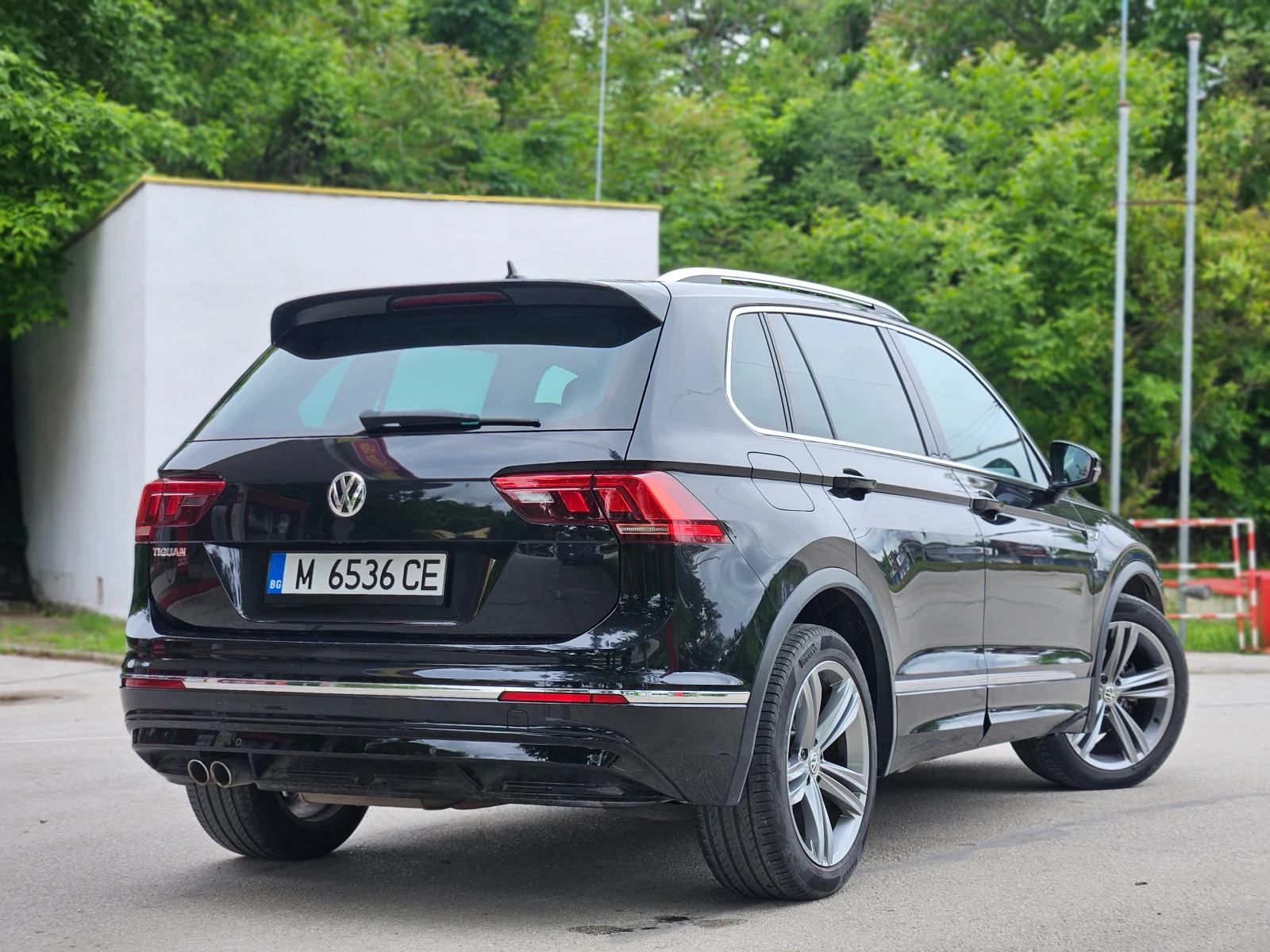 VW Tiguan 1.6, 116k.с., R-Line!, снимка 5 - Автомобили и джипове - 54586364