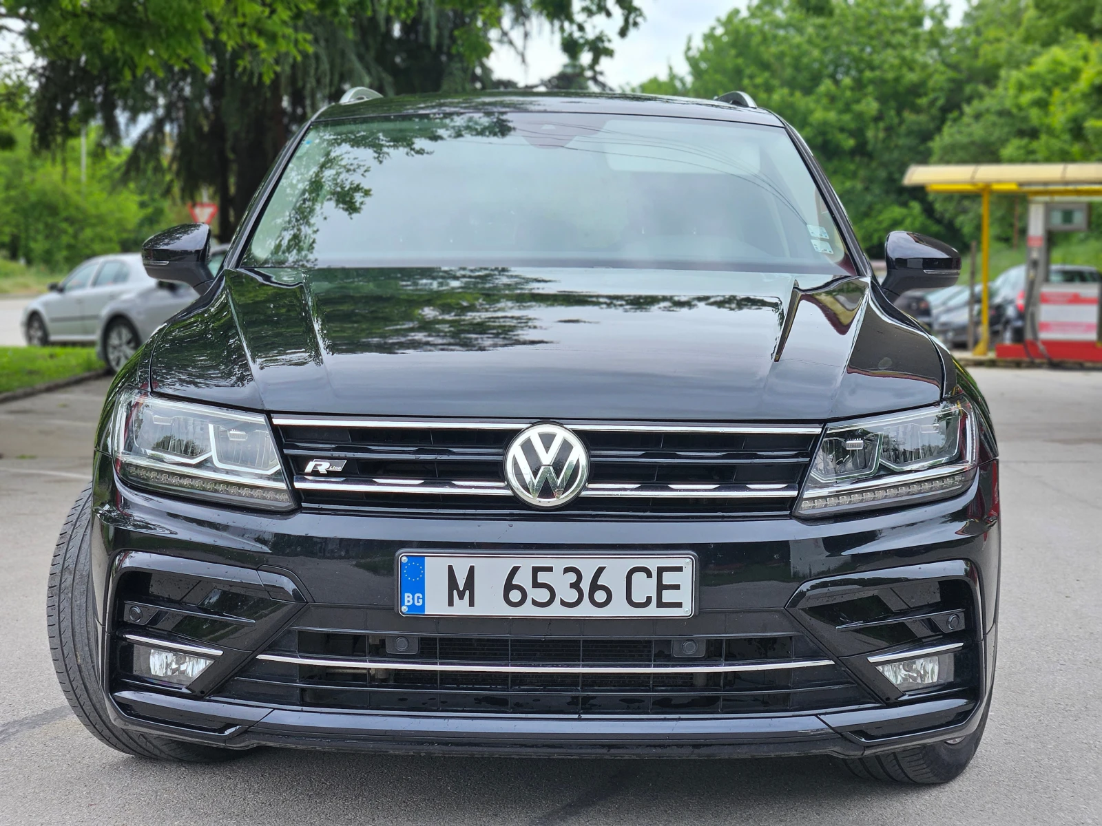 VW Tiguan 1.6, 116k.с., R-Line!, снимка 2 - Автомобили и джипове - 54586364