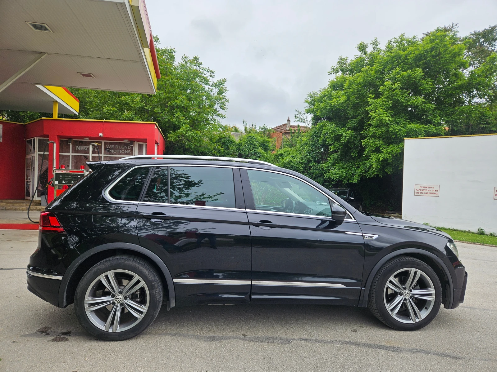 VW Tiguan 1.6, 116k.с., R-Line!, снимка 4 - Автомобили и джипове - 54586364