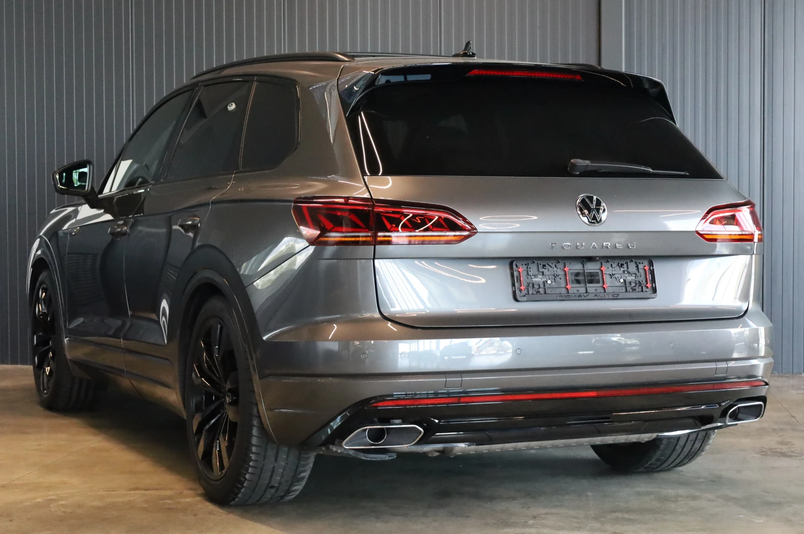 VW Touareg * FACELIFT* R-LINE* IQ HD MATRIX LIGHTS* PANO* 360, снимка 6 - Автомобили и джипове - 54955056