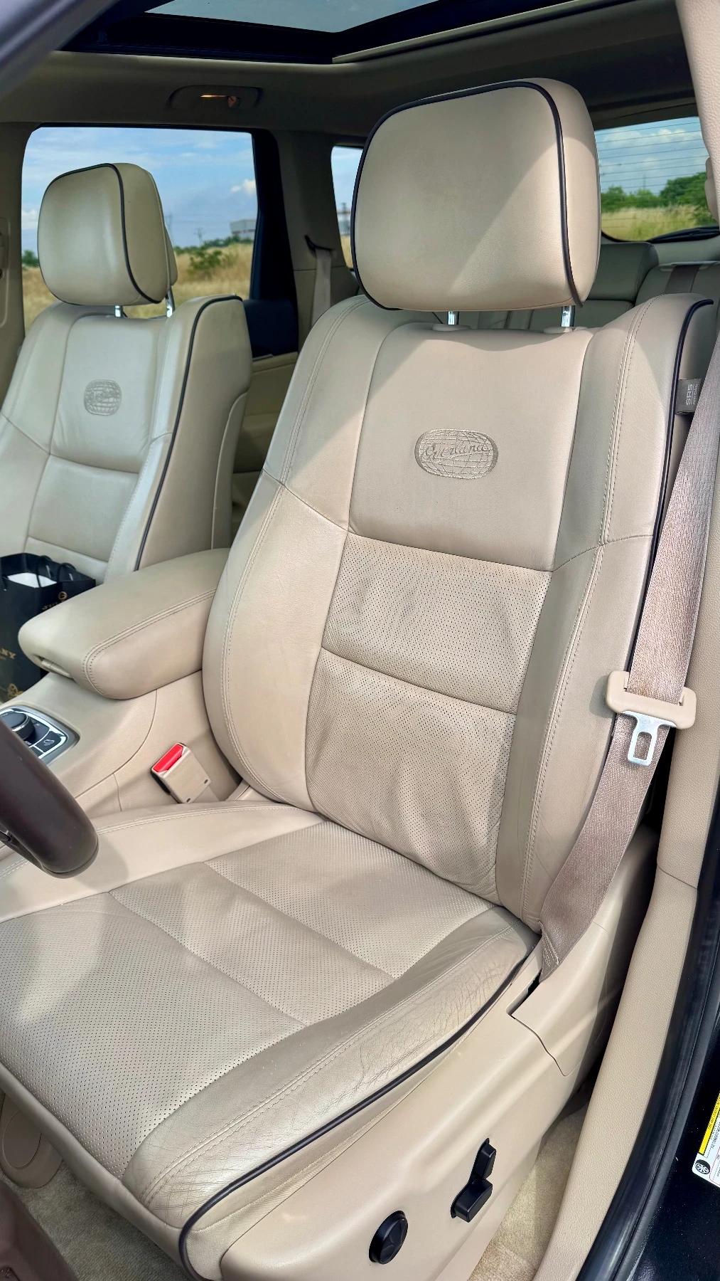 Jeep Grand cherokee 3.6 Overland* ДИСТР* ПАНОРАМА* ОБДУХ* 2 чифта гуми, снимка 9 - Автомобили и джипове - 55031517