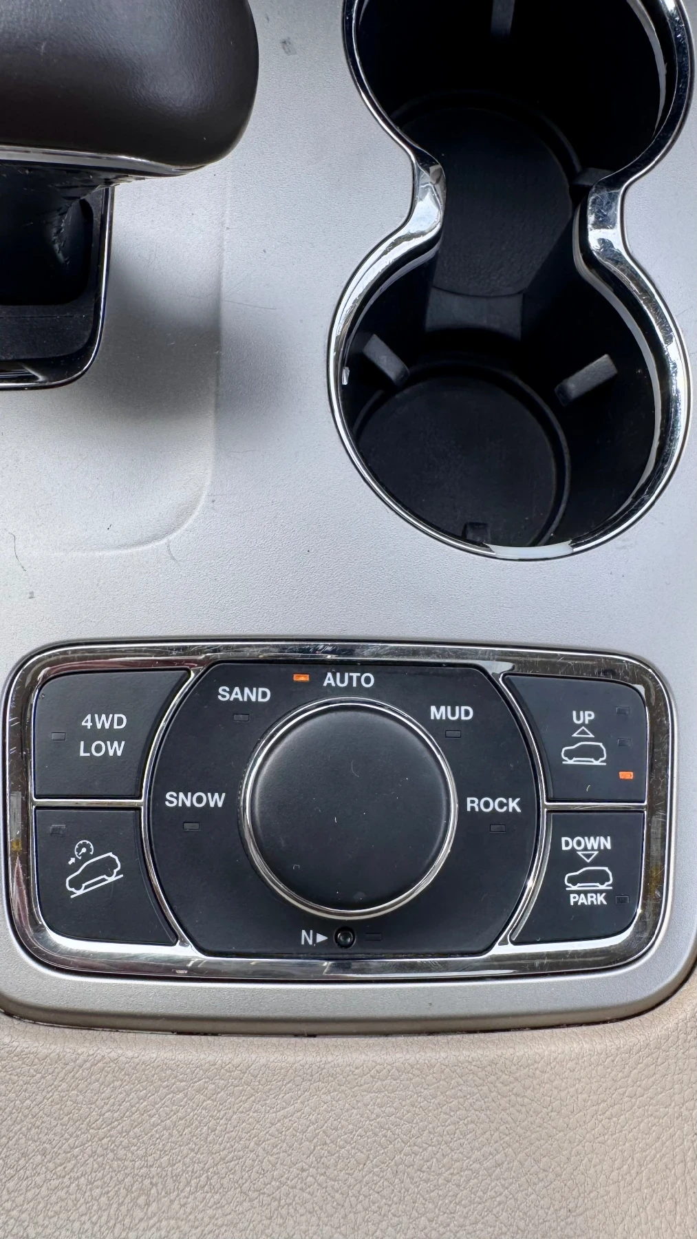 Jeep Grand cherokee 3.6 Overland* ДИСТР* ПАНОРАМА* ОБДУХ* 2 чифта гуми, снимка 8 - Автомобили и джипове - 55031517