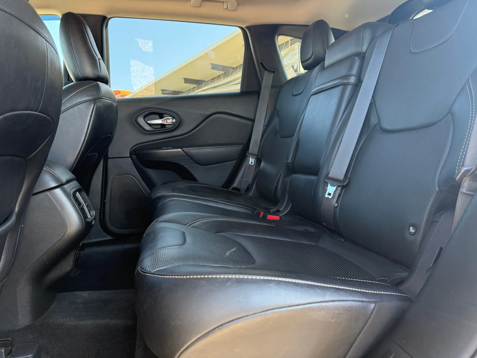 Jeep Cherokee 2.0M-Jet-автоматик-4Х4-нави-камера-обсуѝжен-, снимка 11 - Автомобили и джипове - 56113740