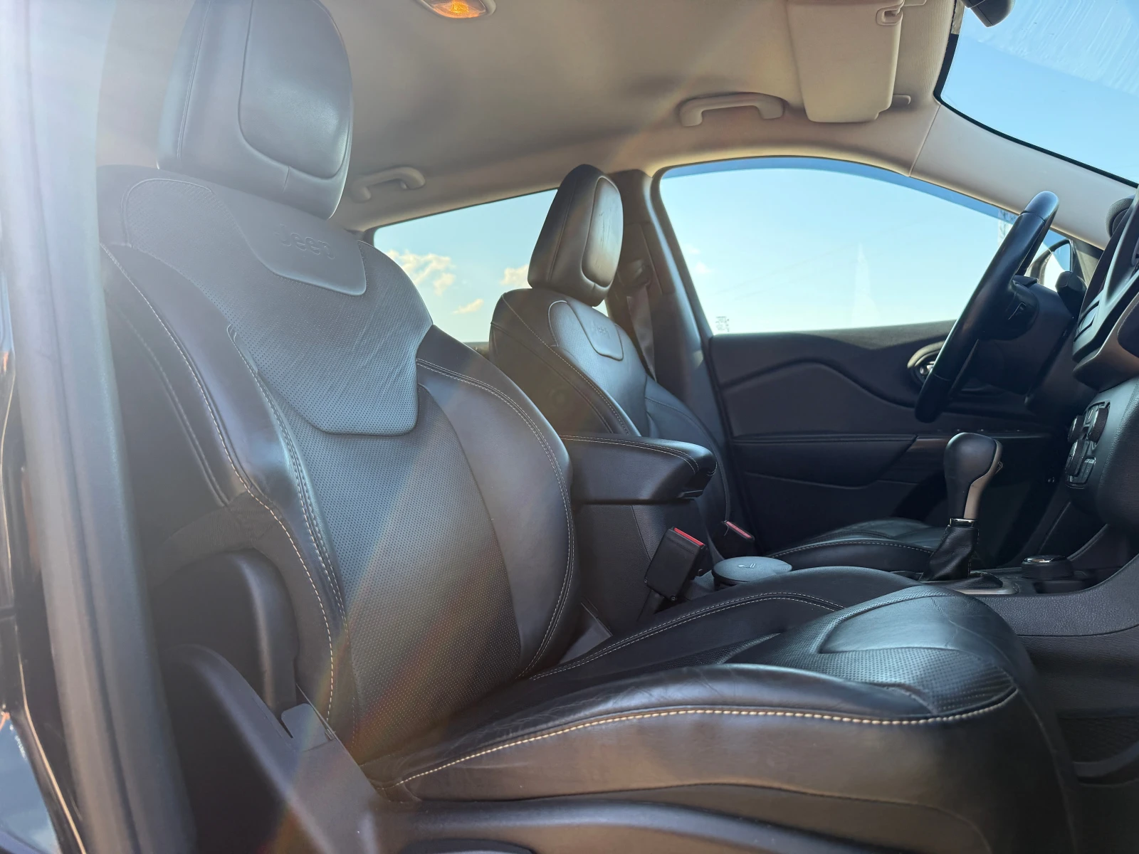 Jeep Cherokee 2.0M-Jet-автоматик-4Х4-нави-камера-обсуѝжен-, снимка 15 - Автомобили и джипове - 56113740