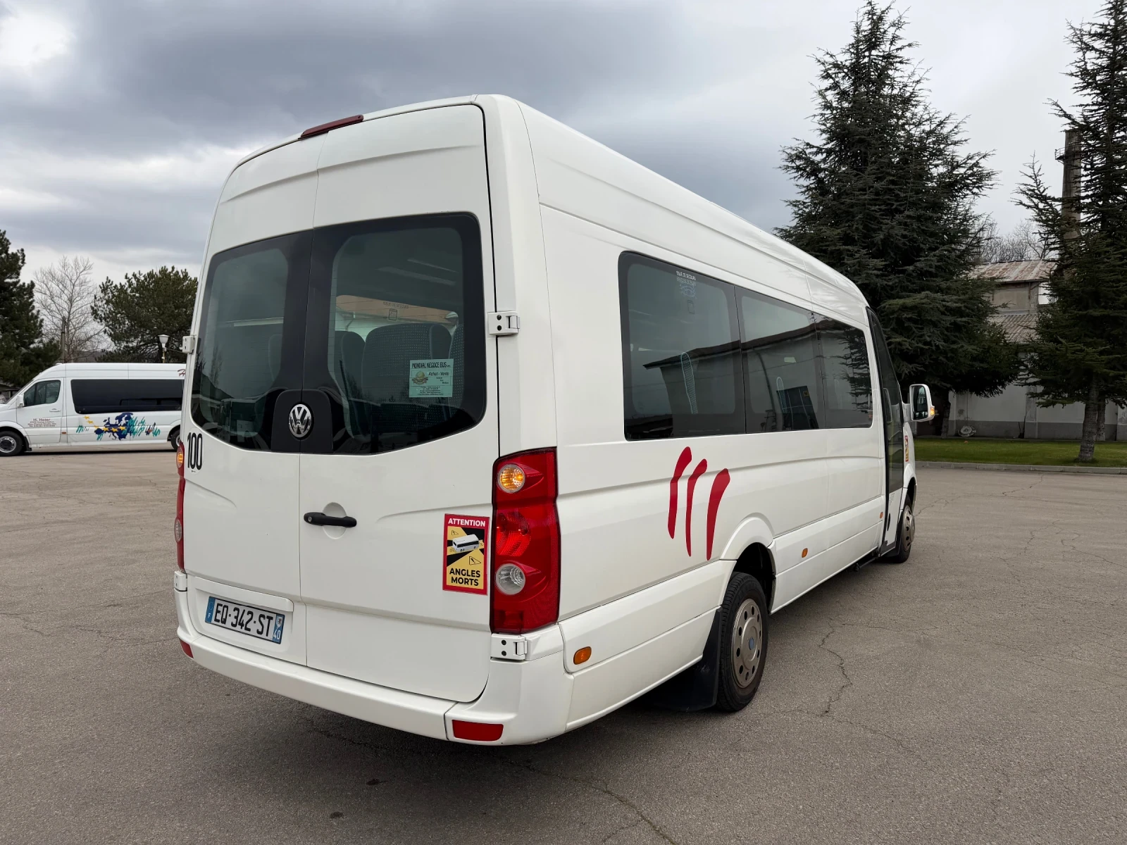 VW Crafter 2.5tdi АВТОМАТИЧНА ВРАТА , 2-КЛИМАТИК, снимка 3 - Бусове и автобуси - 53924456