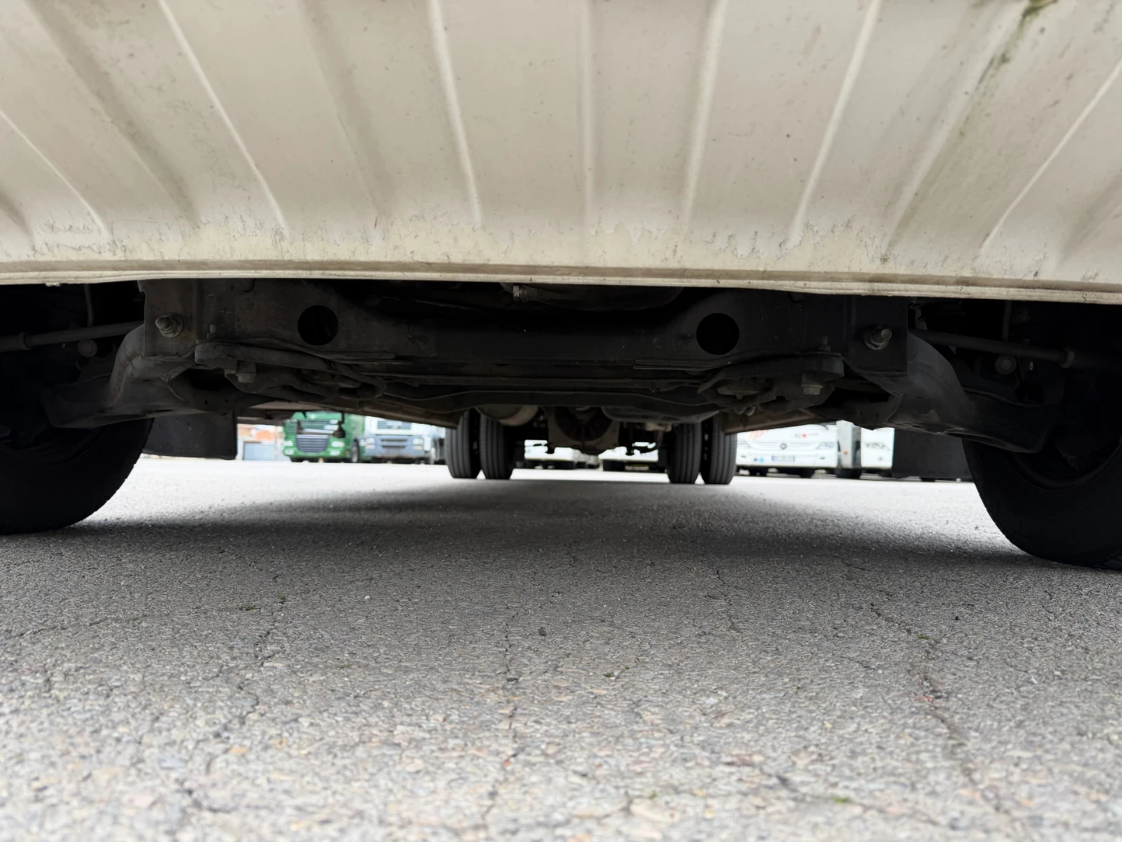 VW Crafter 2.5tdi АВТОМАТИЧНА ВРАТА , 2-КЛИМАТИК, снимка 16 - Бусове и автобуси - 53924456