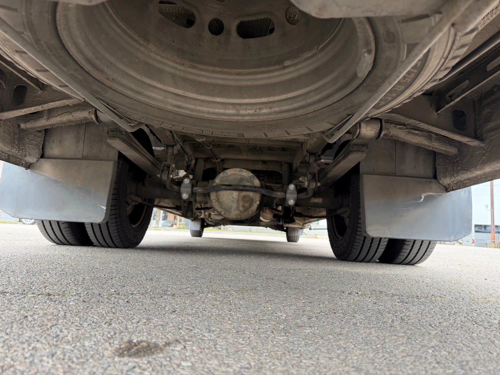 VW Crafter 2.5tdi АВТОМАТИЧНА ВРАТА , 2-КЛИМАТИК, снимка 14 - Бусове и автобуси - 53924456